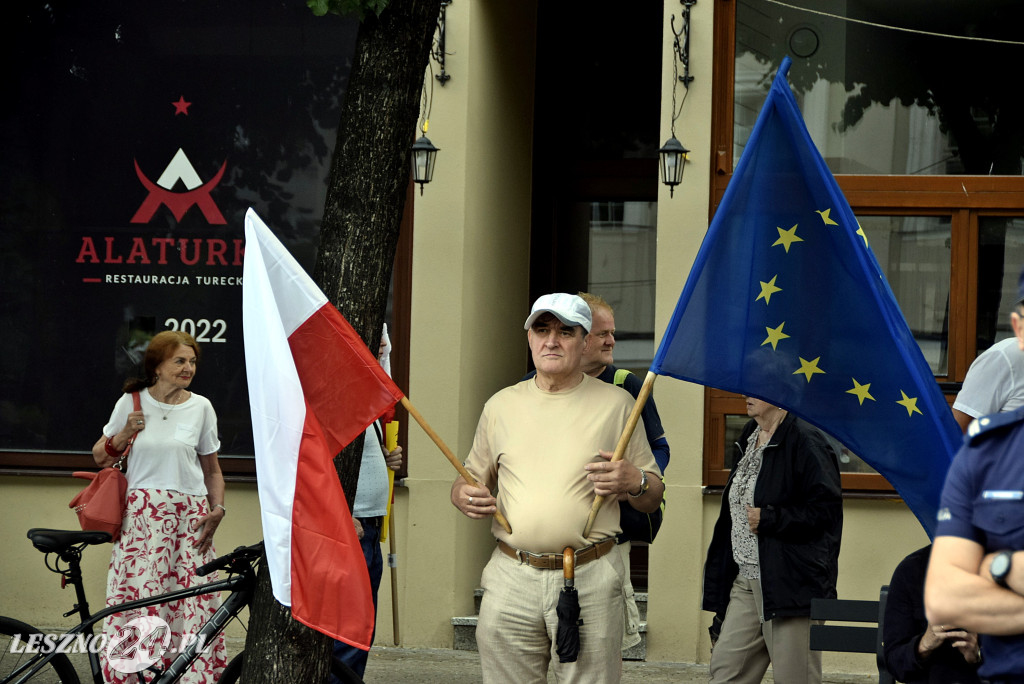 Pikieta Faszyzm nie przejdzie na Rynku w Lesznie