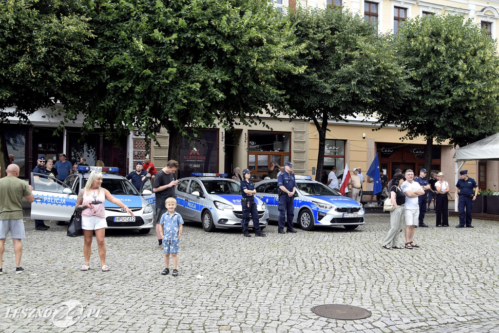 Pikieta Faszyzm nie przejdzie na Rynku w Lesznie