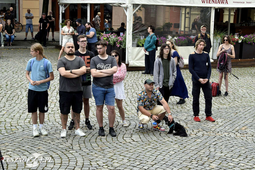 Pikieta Faszyzm nie przejdzie na Rynku w Lesznie