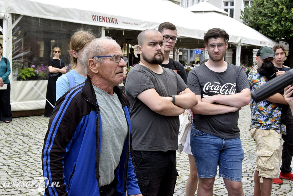 Pikieta Faszyzm nie przejdzie na Rynku w Lesznie