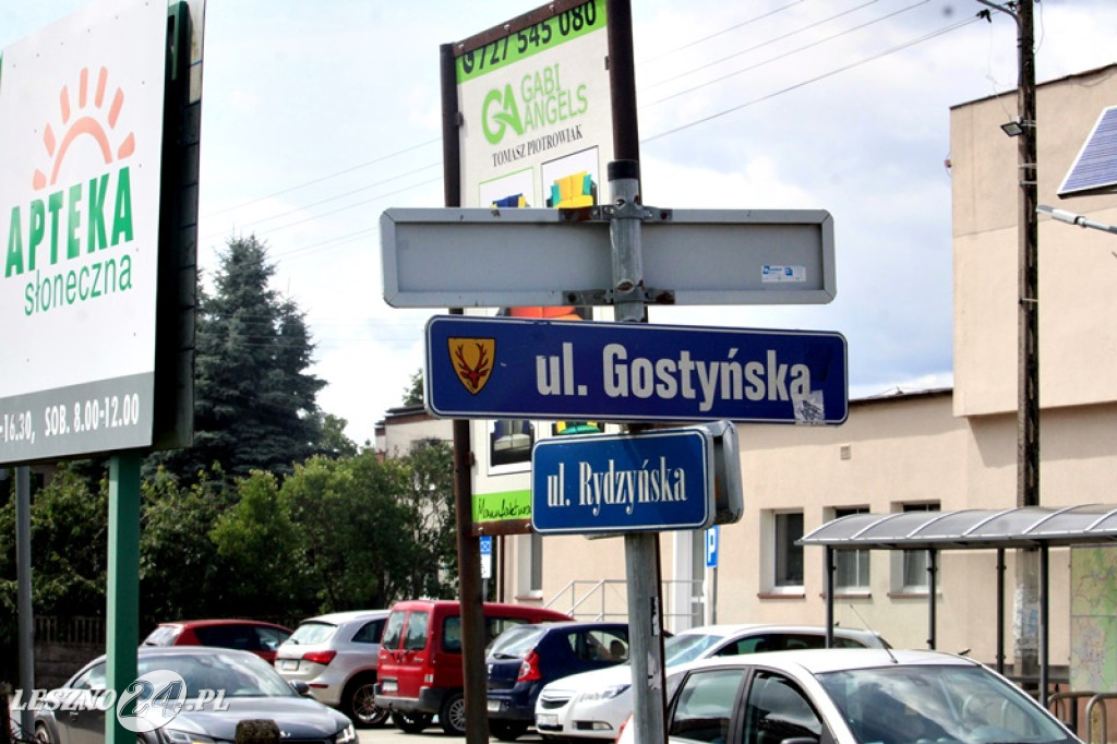 Zderzenie osobówki z ciężarówką w Kąkolewie