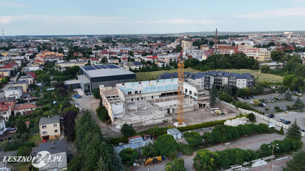 Rozbiórka pływalni Akwawit w Lesznie, lipiec 2025
