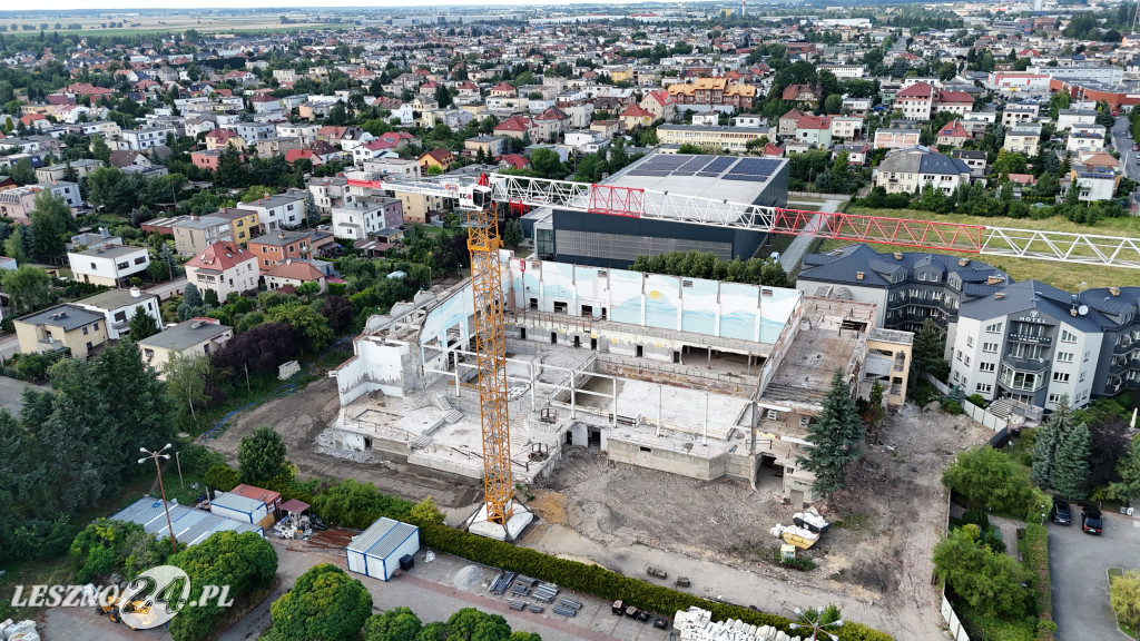 Rozbiórka pływalni Akwawit w Lesznie, lipiec 2025