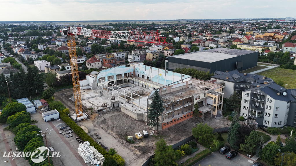 Rozbiórka pływalni Akwawit w Lesznie, lipiec 2025