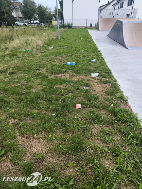Bałagan na skateparku przy ul. Kordeckiego w Lesznie