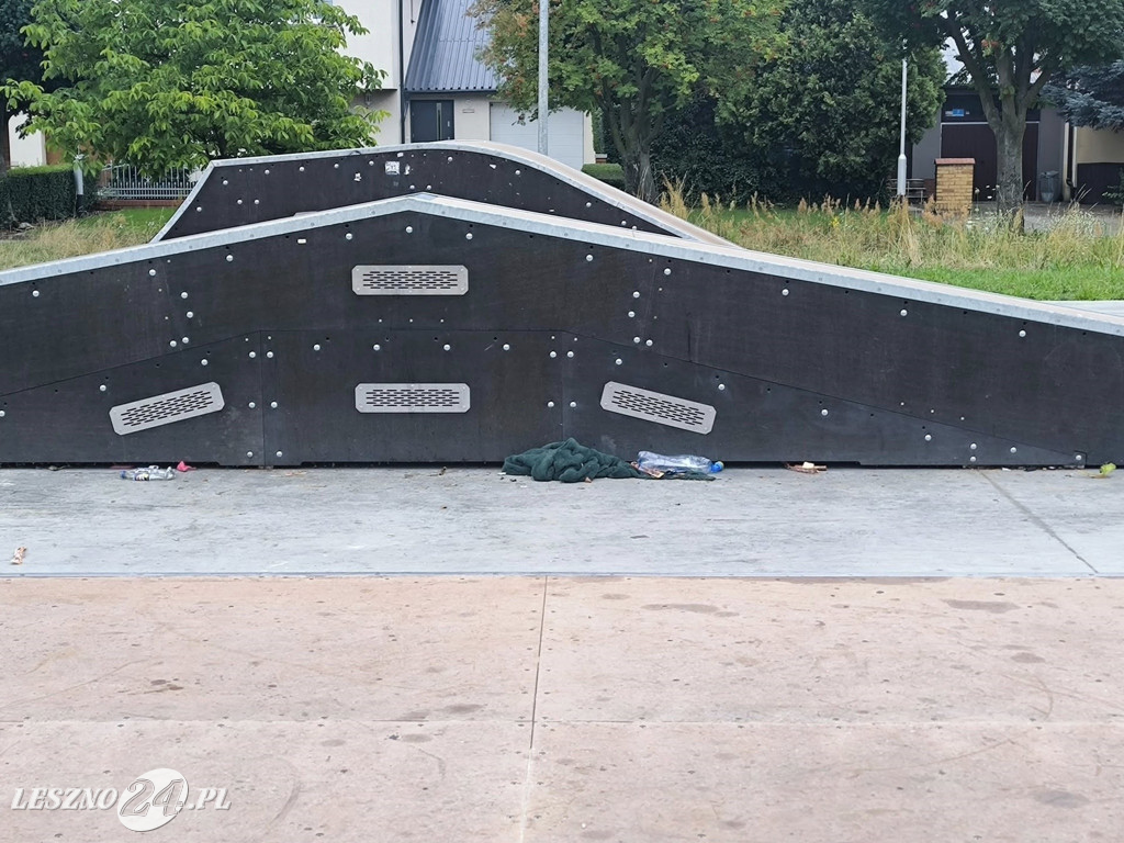 Bałagan na skateparku przy ul. Kordeckiego w Lesznie