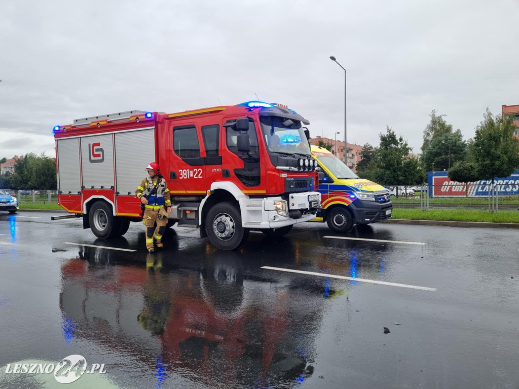 Zderzenie czterech aut przy galerii w Lesznie