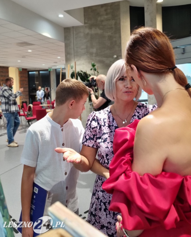 Wystawa szkoły Totus Tuus w MBP w Lesznie