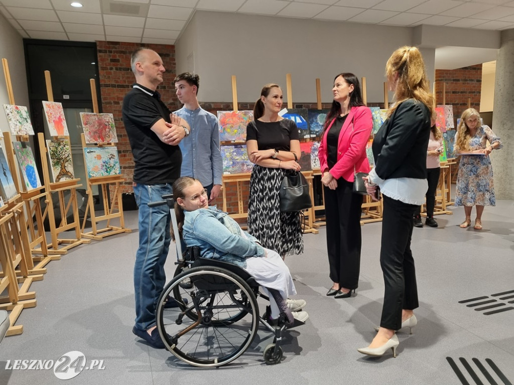Wystawa szkoły Totus Tuus w MBP w Lesznie