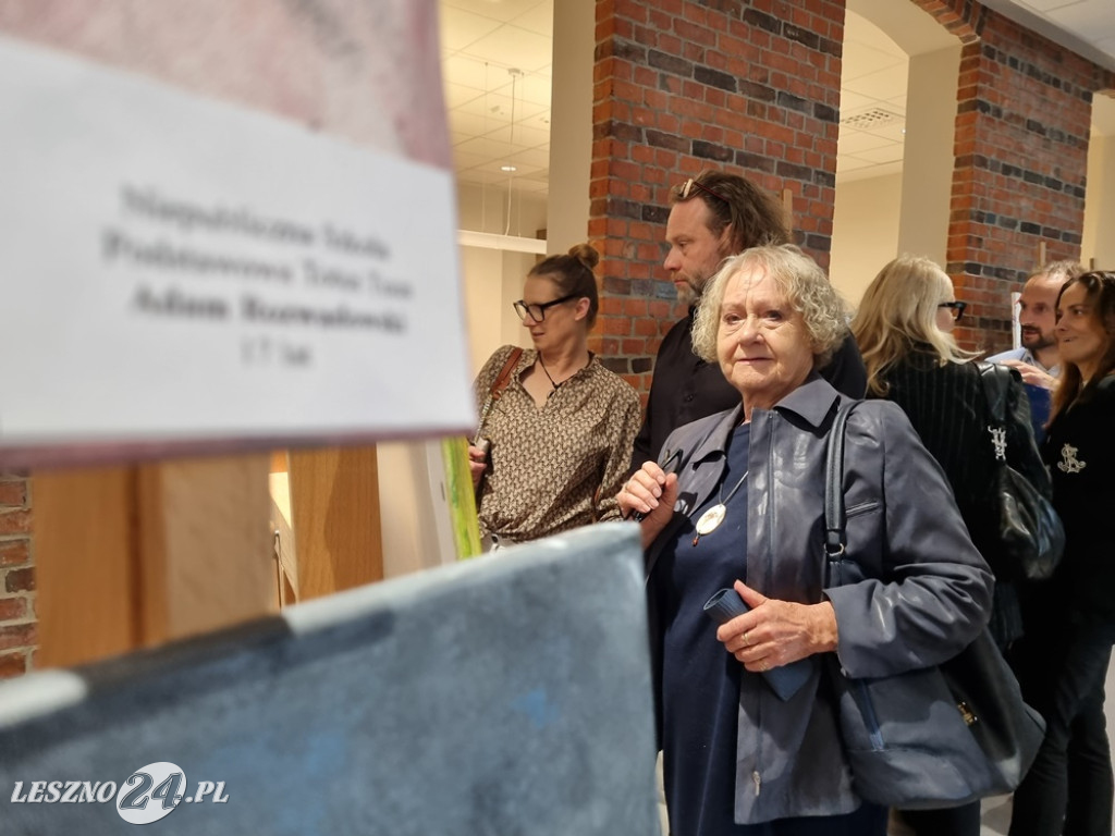 Wystawa szkoły Totus Tuus w MBP w Lesznie