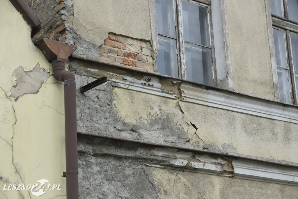 Niebezpieczne kamienice w centrum Leszna