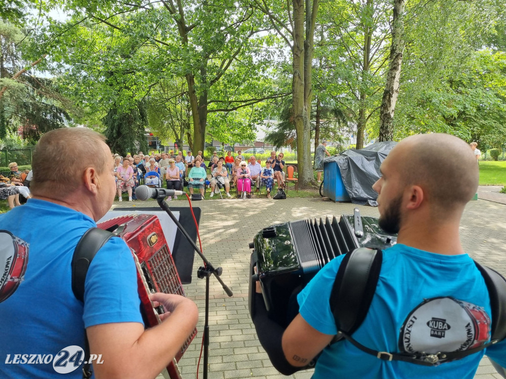 Leszczyńska Kapela Podwórkowa w Domu Seniora