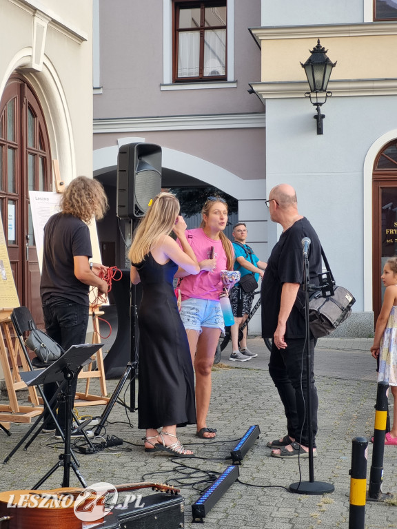 Letnie popołudnie za dawną synagogą
