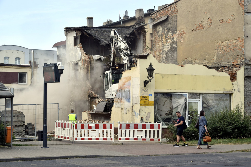 Rozbiórka kamienicy w centrum Leszna