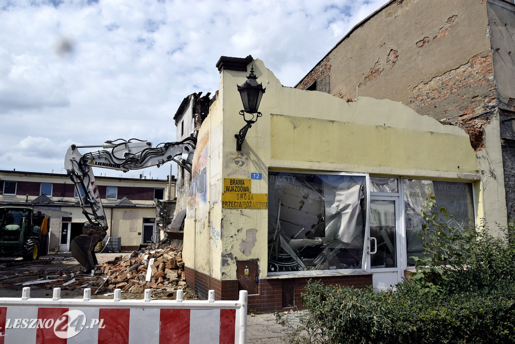 Rozbiórka kamienicy w centrum Leszna