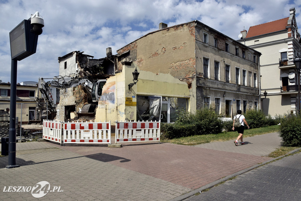 Rozbiórka kamienicy w centrum Leszna