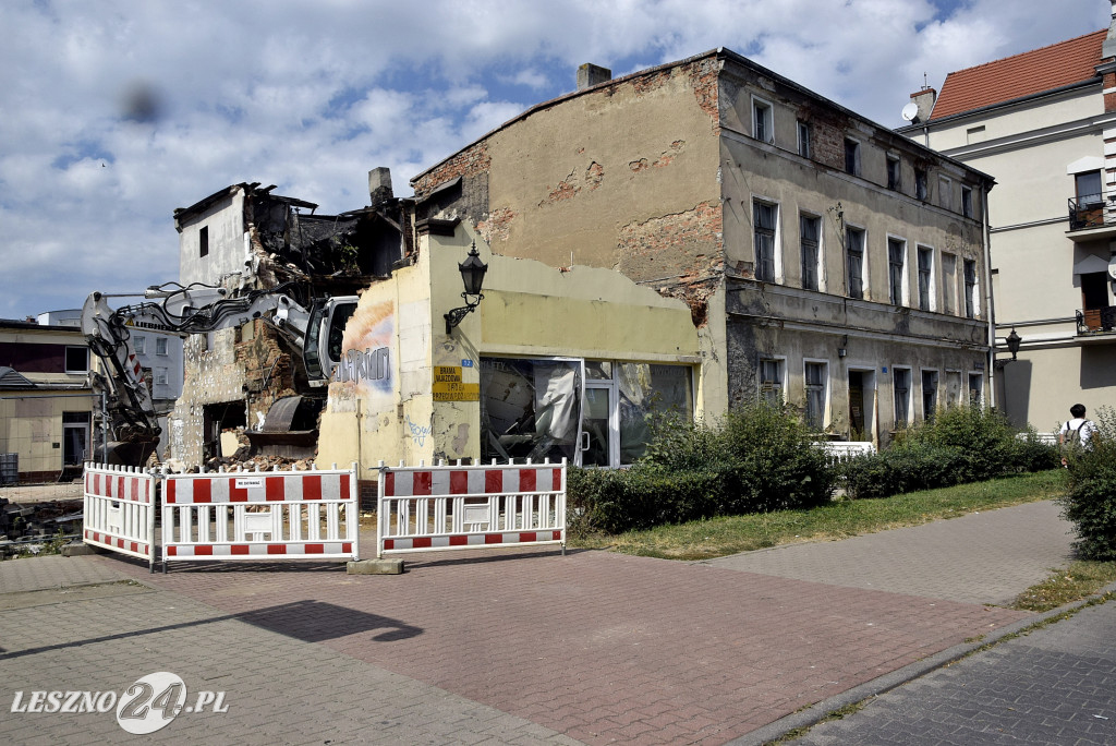 Rozbiórka kamienicy w centrum Leszna