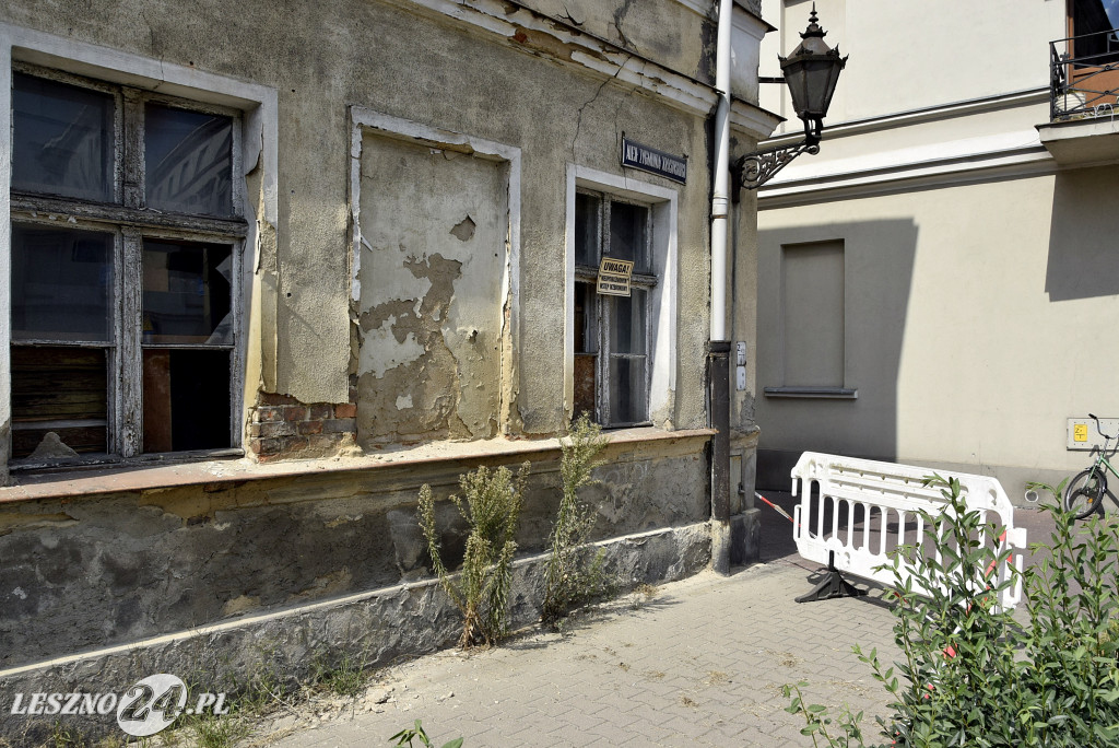 Rozbiórka kamienicy w centrum Leszna