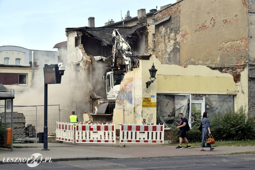 Rozbiórka kamienicy w centrum Leszna