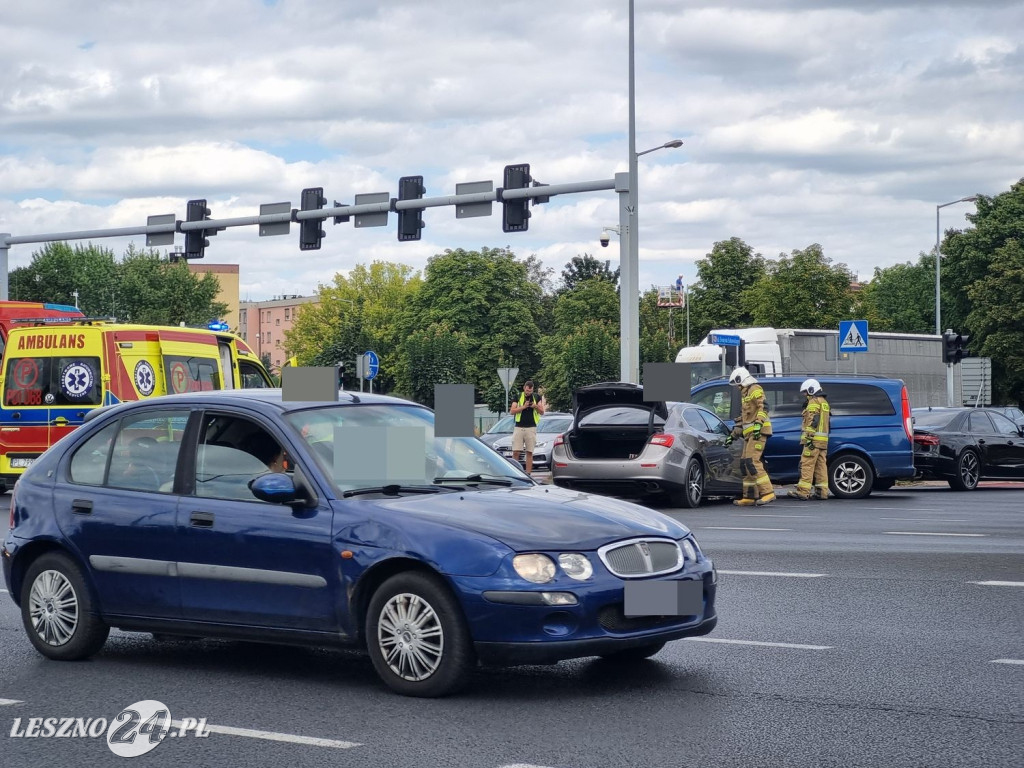 Zderzenie na Al. Konstytucji 3 Maja i Al. Jana Pawła II w Lesznie