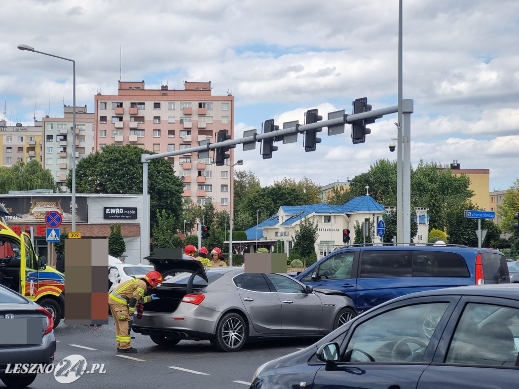 Zderzenie na Al. Konstytucji 3 Maja i Al. Jana Pawła II w Lesznie