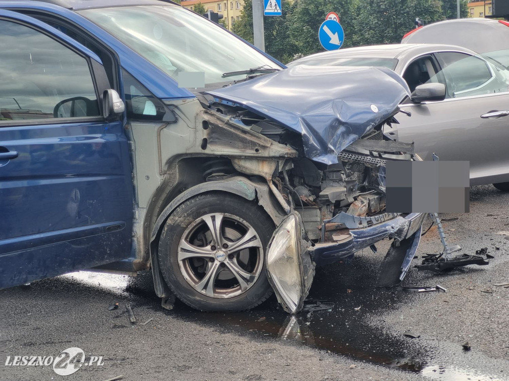 Zderzenie na Al. Konstytucji 3 Maja i Al. Jana Pawła II w Lesznie