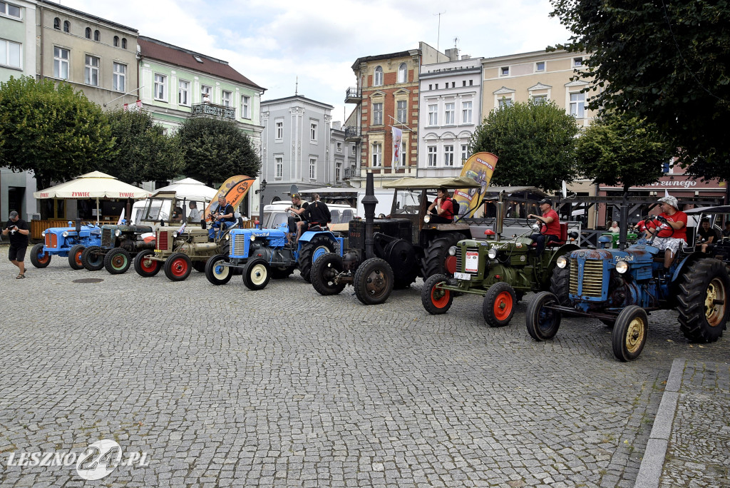 Traktory z Czech zawitały na Rynek w Lesznie