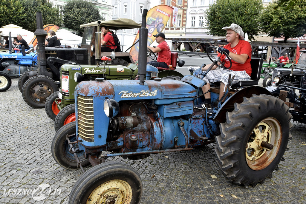 Traktory z Czech zawitały na Rynek w Lesznie