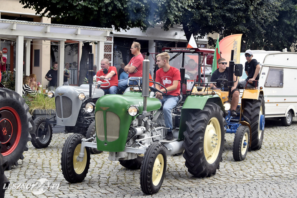 Traktory z Czech zawitały na Rynek w Lesznie