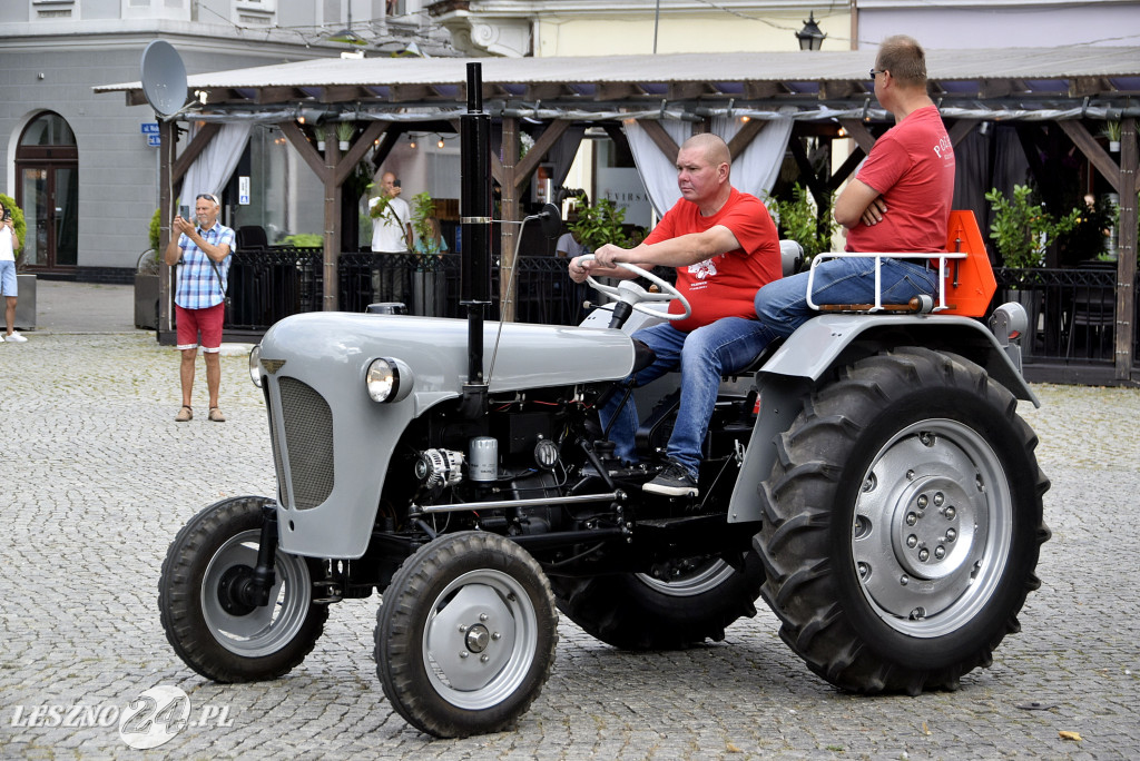 Traktory z Czech zawitały na Rynek w Lesznie