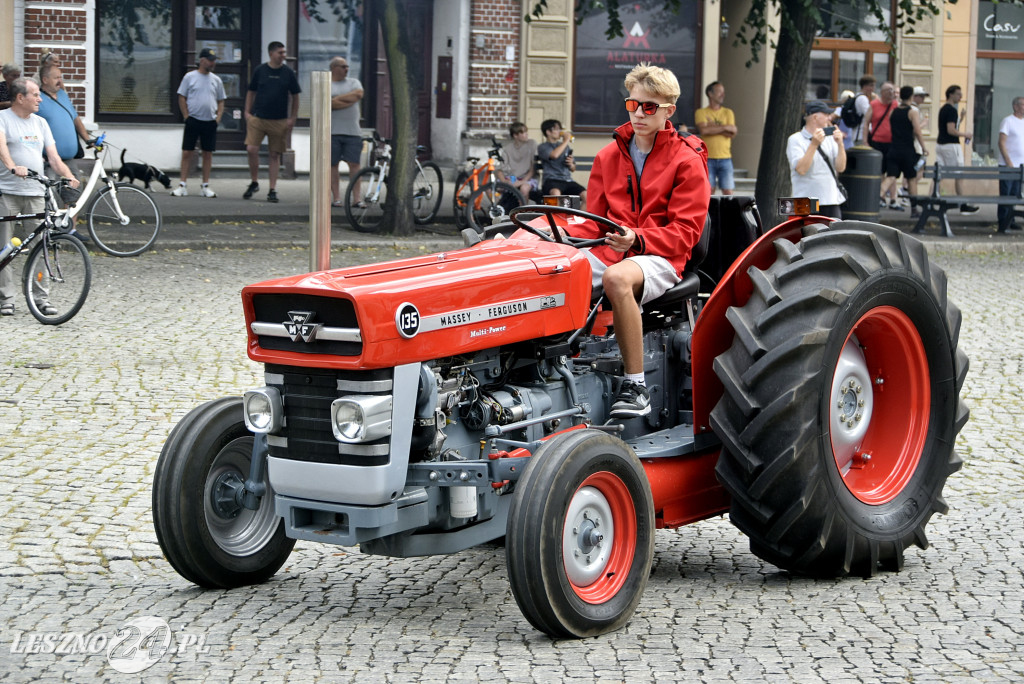 Traktory z Czech zawitały na Rynek w Lesznie