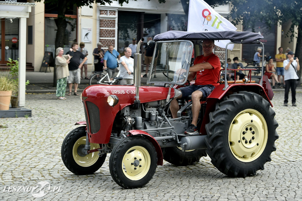 Traktory z Czech zawitały na Rynek w Lesznie