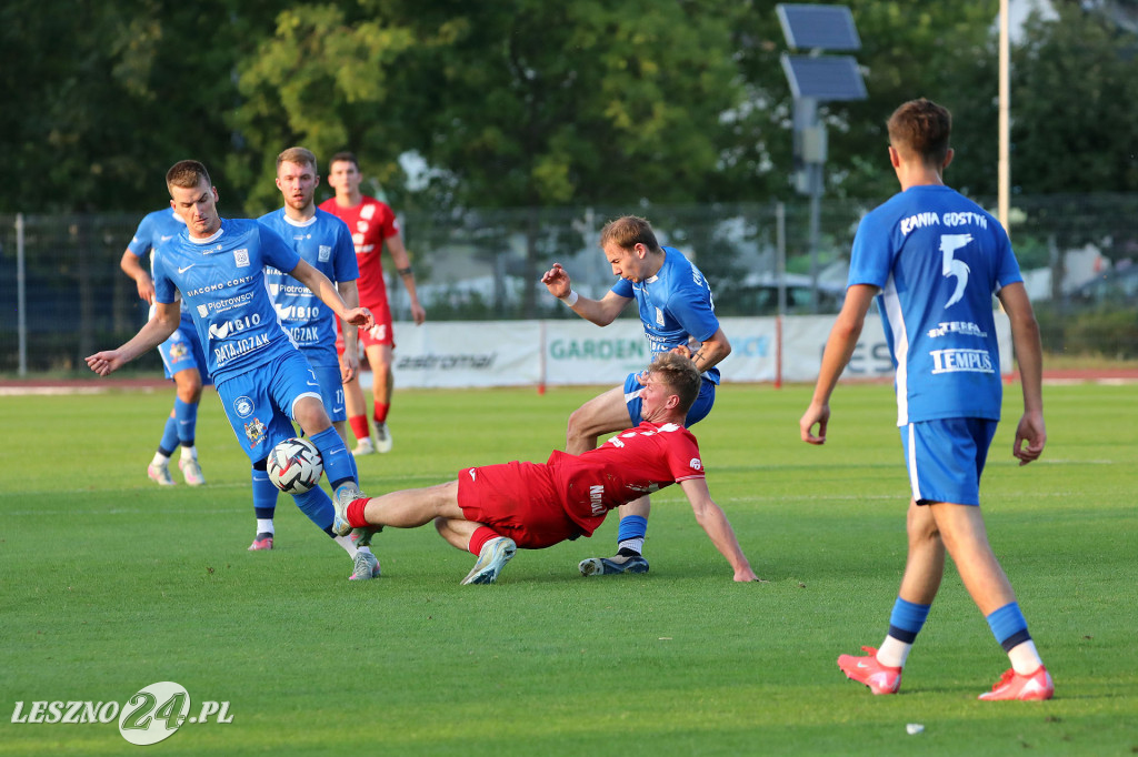 Piłkarskie derby w Lesznie dla Kani Gostyń