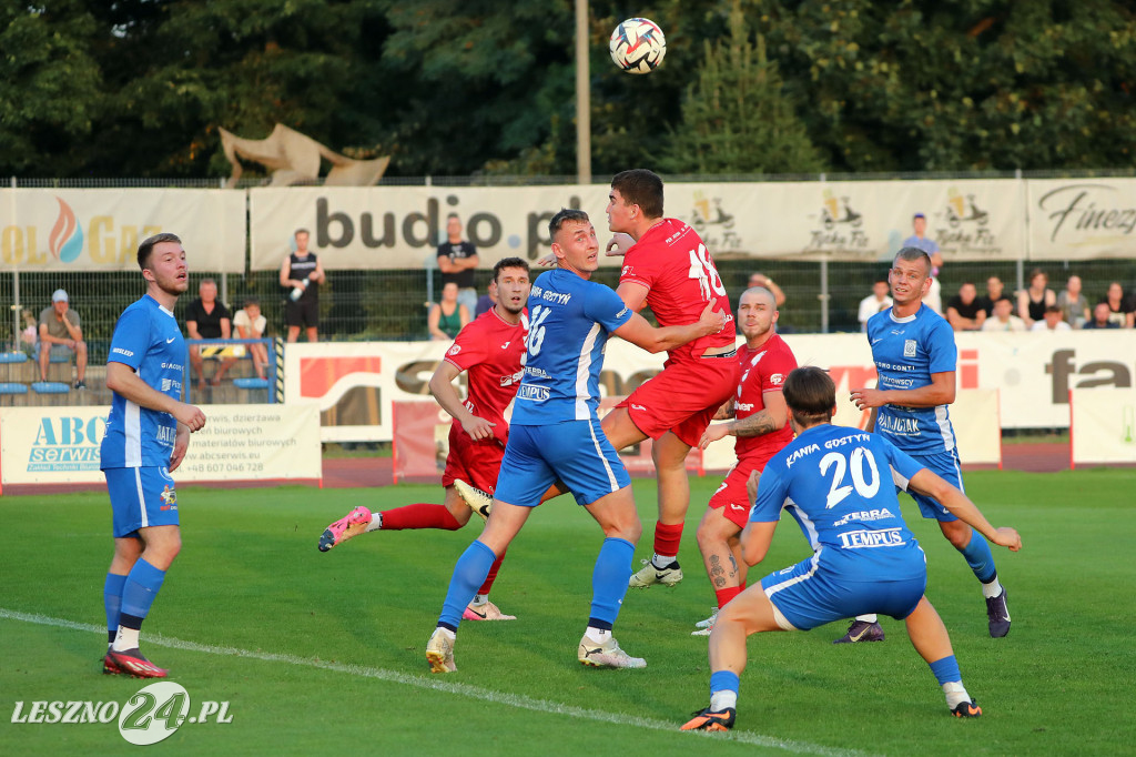 Piłkarskie derby w Lesznie dla Kani Gostyń