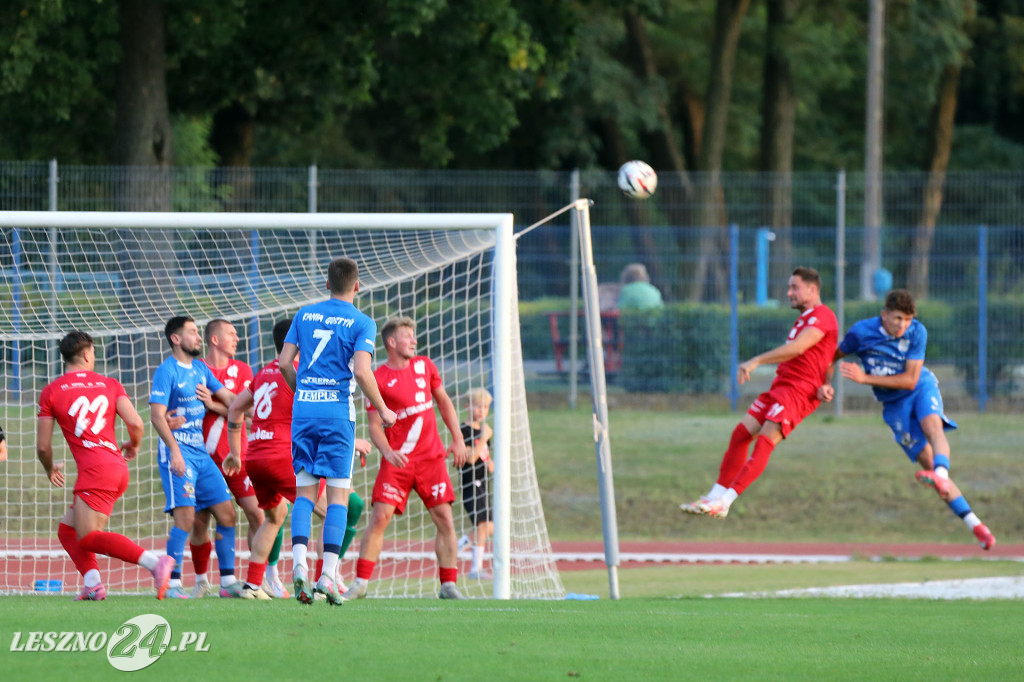 Piłkarskie derby w Lesznie dla Kani Gostyń