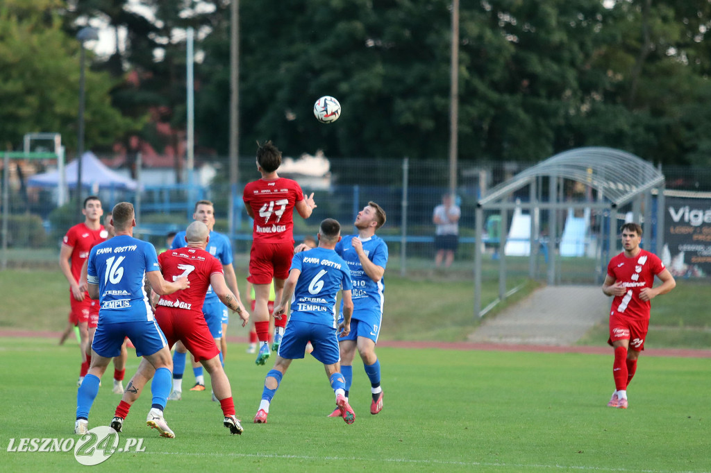 Piłkarskie derby w Lesznie dla Kani Gostyń