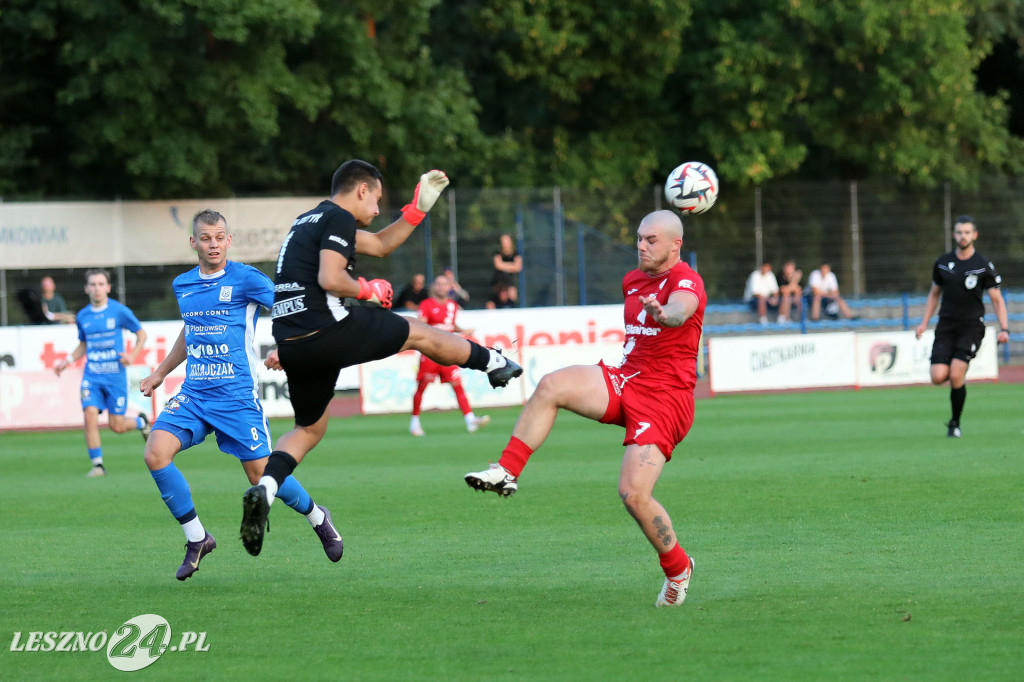Piłkarskie derby w Lesznie dla Kani Gostyń
