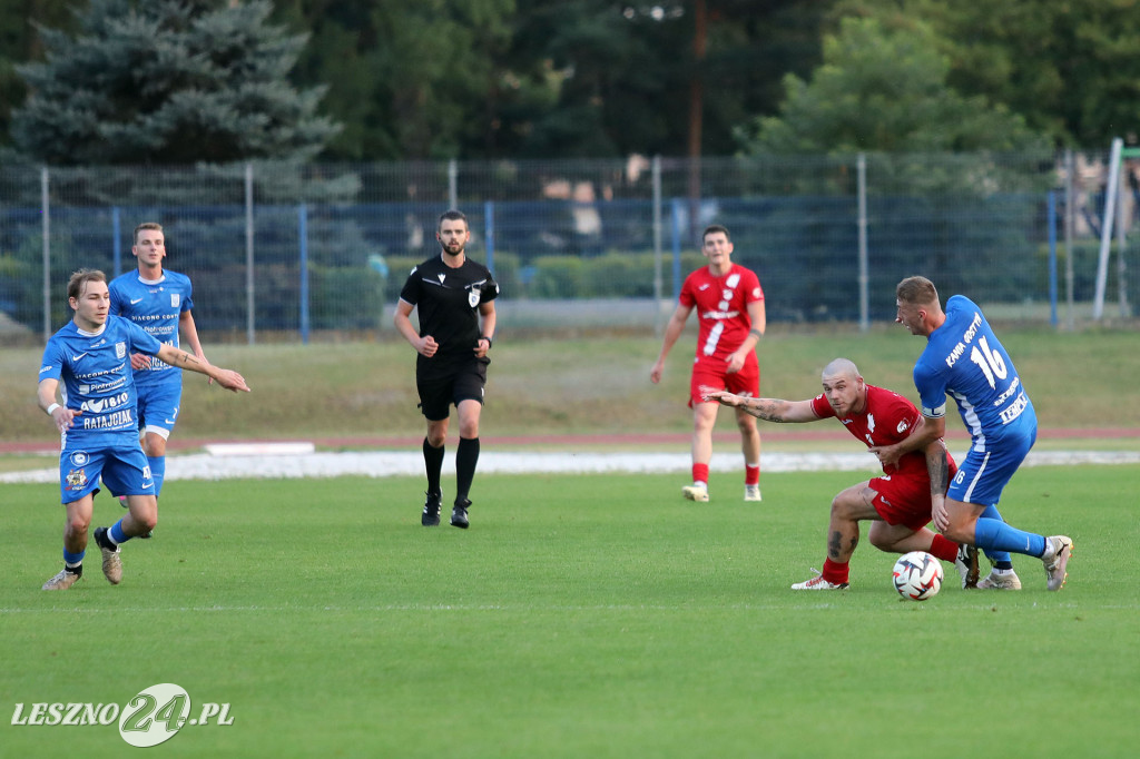 Piłkarskie derby w Lesznie dla Kani Gostyń