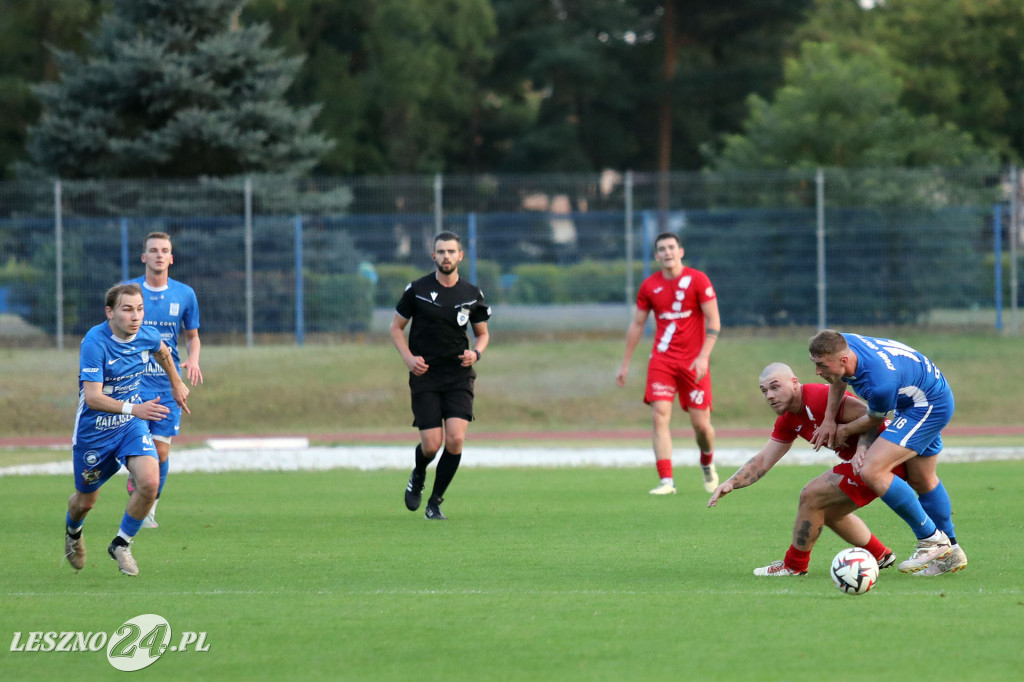 Piłkarskie derby w Lesznie dla Kani Gostyń