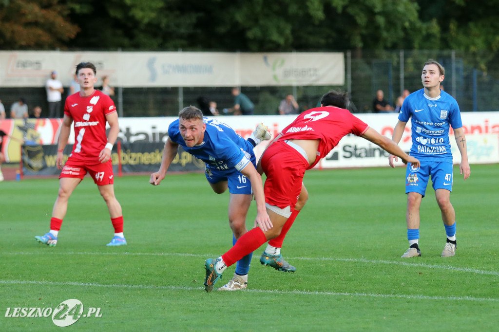 Piłkarskie derby w Lesznie dla Kani Gostyń