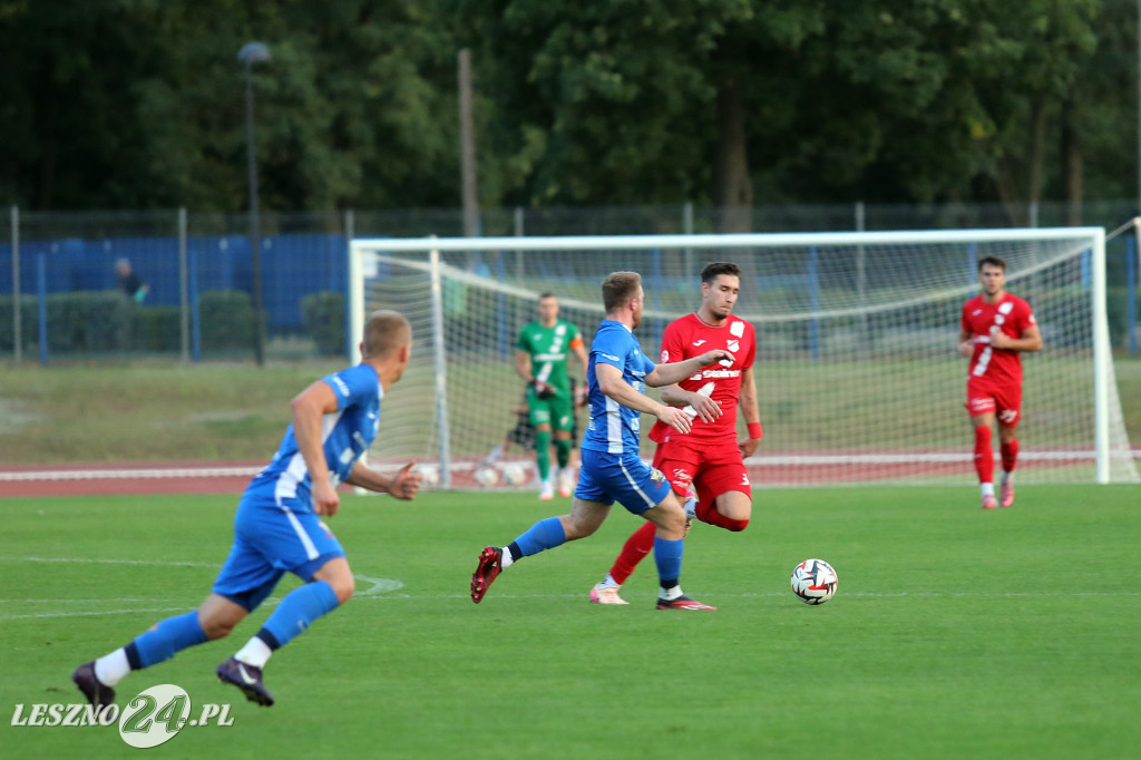 Piłkarskie derby w Lesznie dla Kani Gostyń