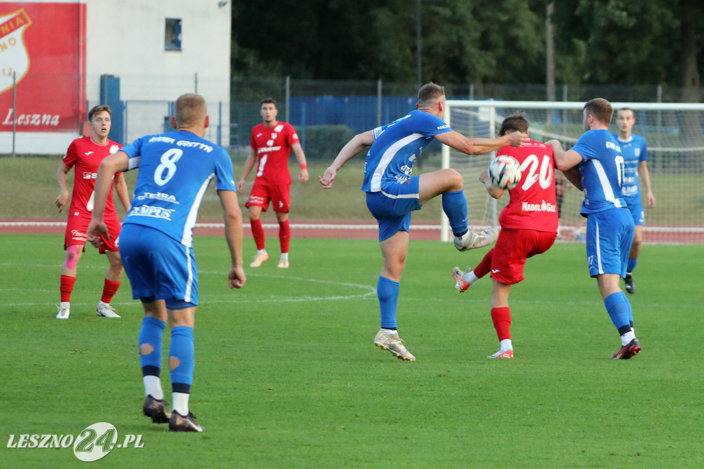 Piłkarskie derby w Lesznie dla Kani Gostyń