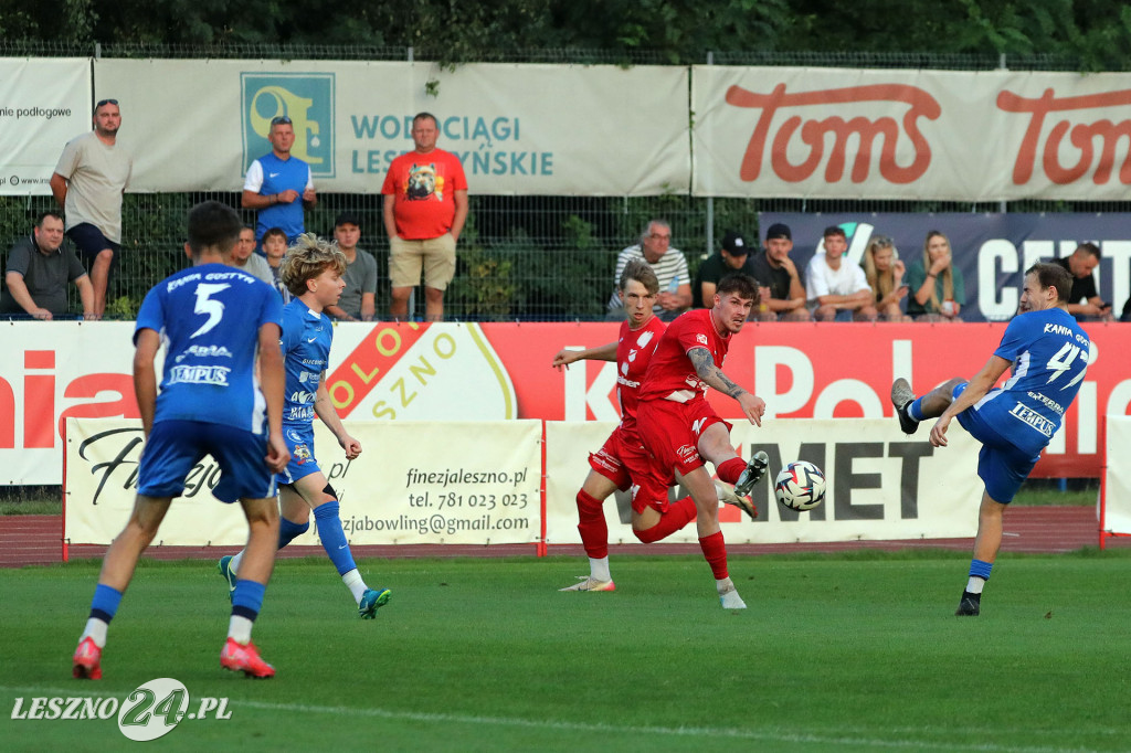 Piłkarskie derby w Lesznie dla Kani Gostyń
