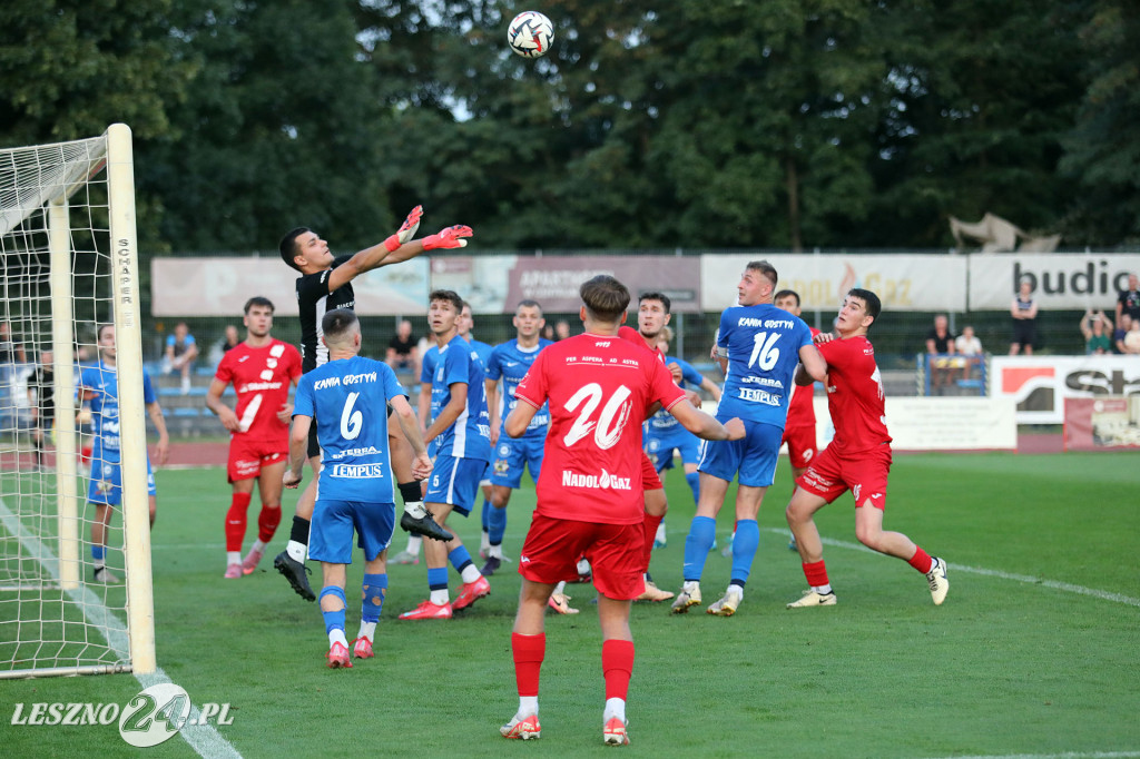 Piłkarskie derby w Lesznie dla Kani Gostyń