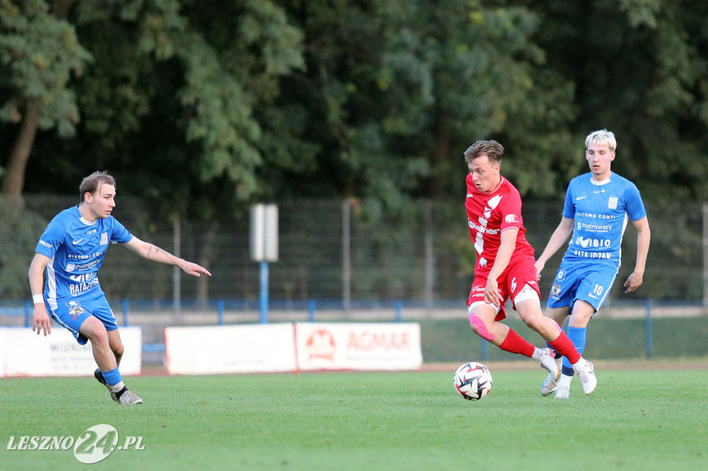 Piłkarskie derby w Lesznie dla Kani Gostyń