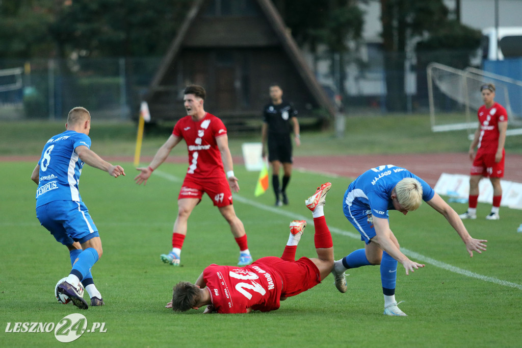 Piłkarskie derby w Lesznie dla Kani Gostyń