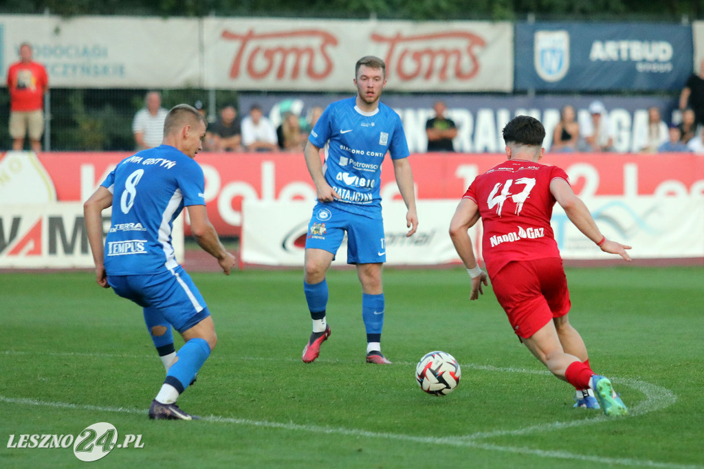 Piłkarskie derby w Lesznie dla Kani Gostyń
