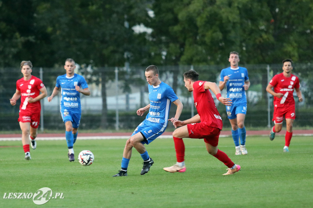 Piłkarskie derby w Lesznie dla Kani Gostyń