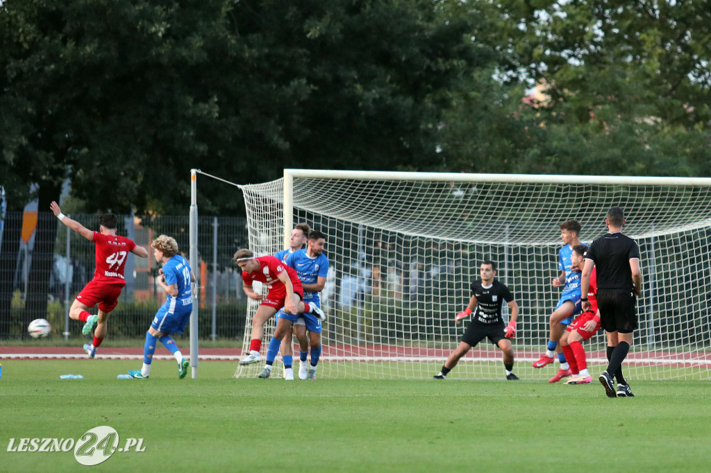 Piłkarskie derby w Lesznie dla Kani Gostyń