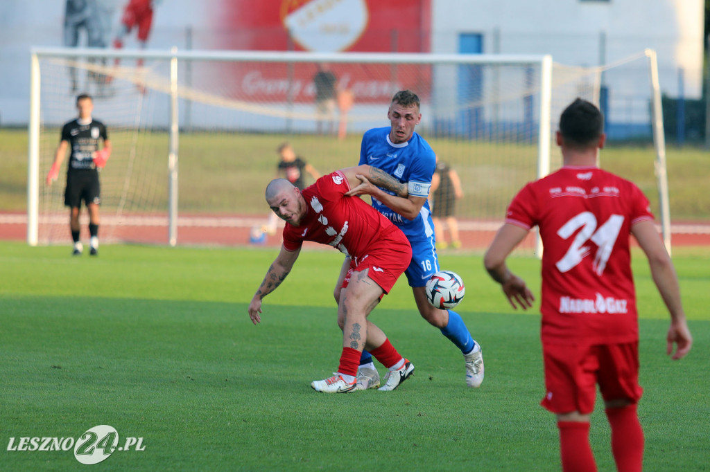 Piłkarskie derby w Lesznie dla Kani Gostyń